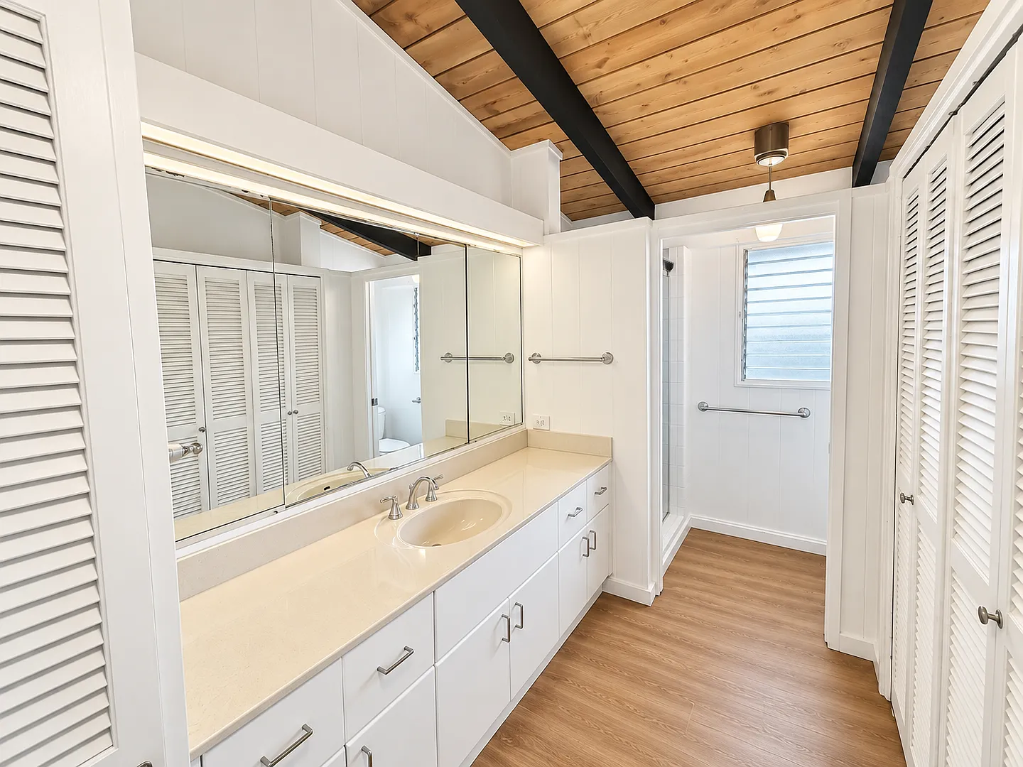 Spacious 4-Bedroom Rental in Manoa — Photo 2