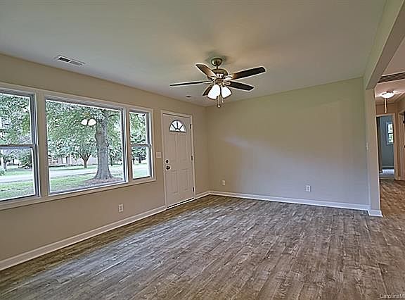 2nd image of 4075 Palmetto Dr