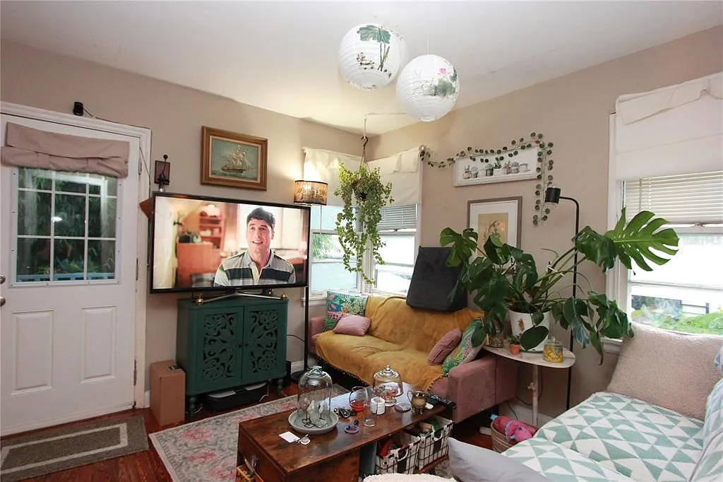 1 bed, 1.0 bath, 572 sqft, $1,395 — Photo 3