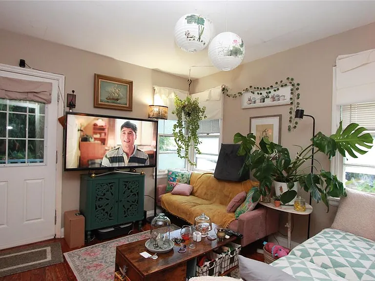 415 E Gore St — Photo 3