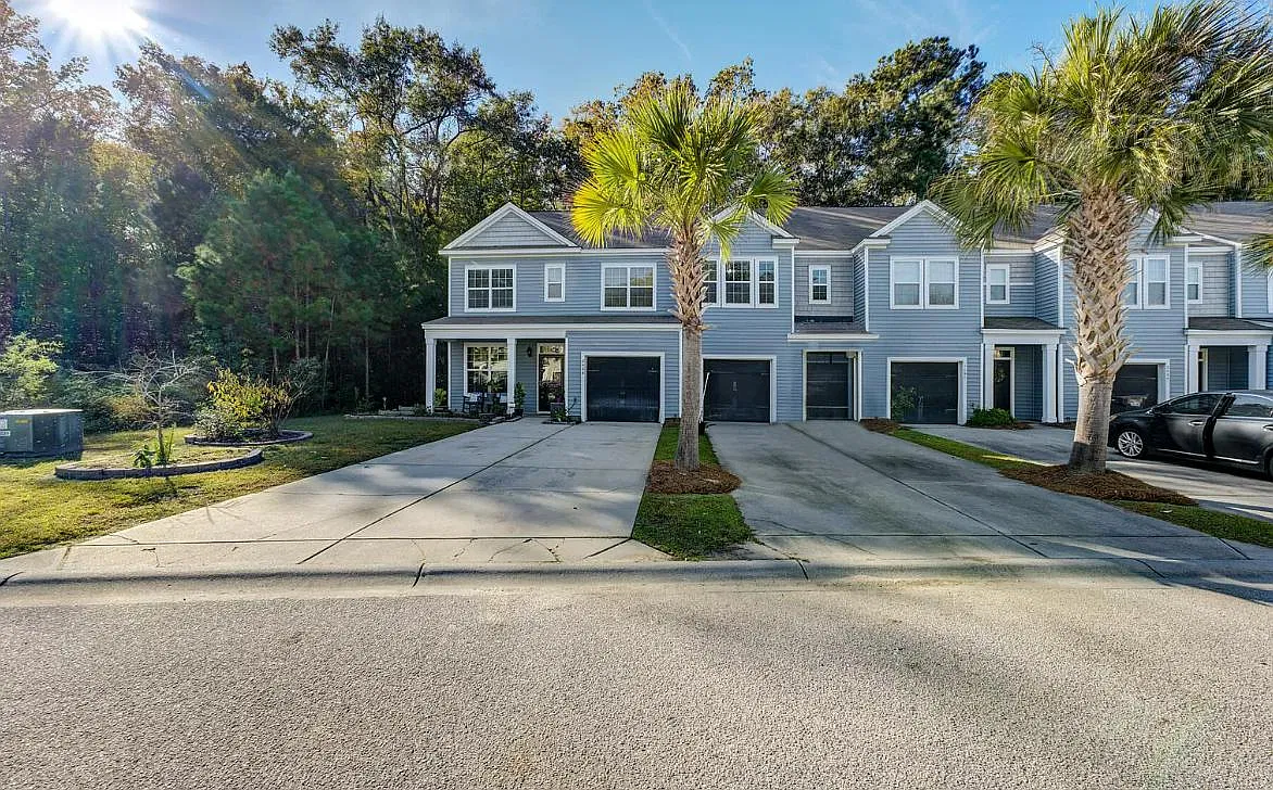 2491 Stadium Dr — Photo 2