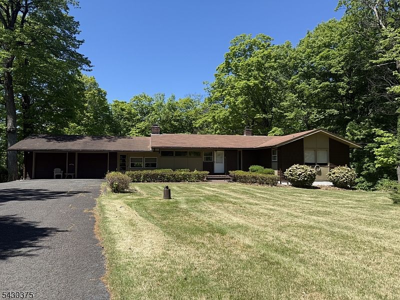 1st image of 40 Valleyview Rd