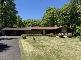 40 Valley View Rd, Warren, NJ 07059