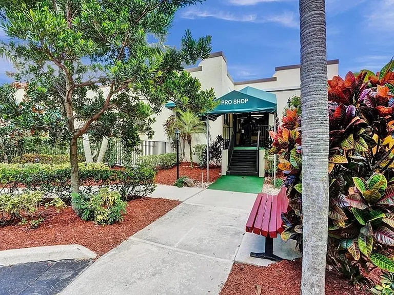 9501 Seagrape Dr #305 — Photo 32
