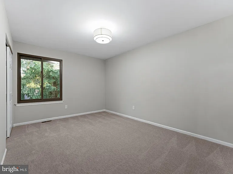 1 Bronwood Dr — Photo 43