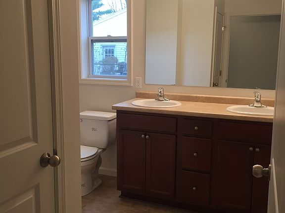 3rd image of 123 Underwood Ave