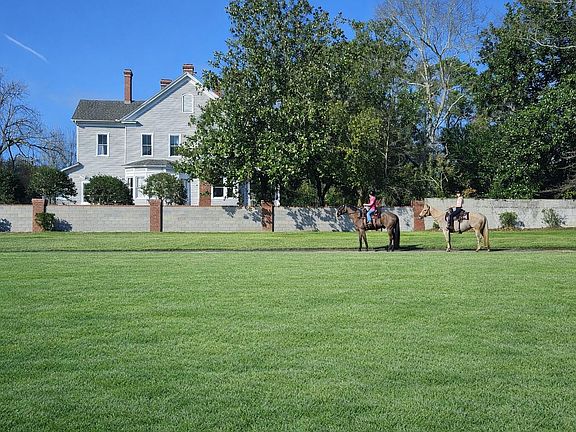 3rd image of 433 Whiskey Rd