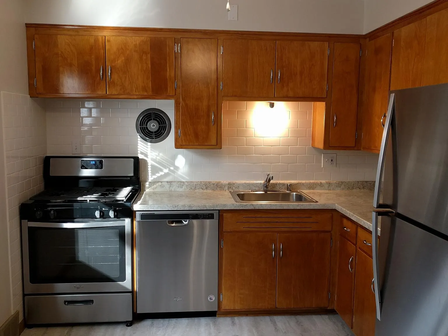 731 Glenview Ave — Photo 2