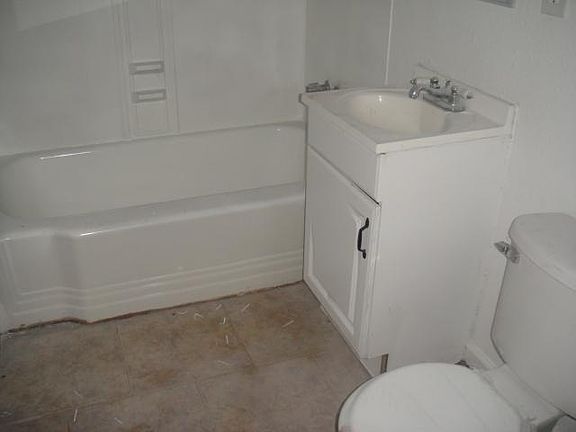 2nd image of 139 1/2 N Hamilton Ave