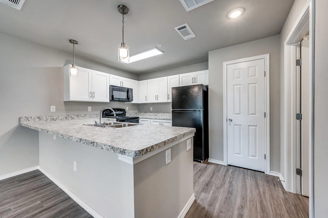 1 bed, 600 sqft, $1,000 — Photo 3