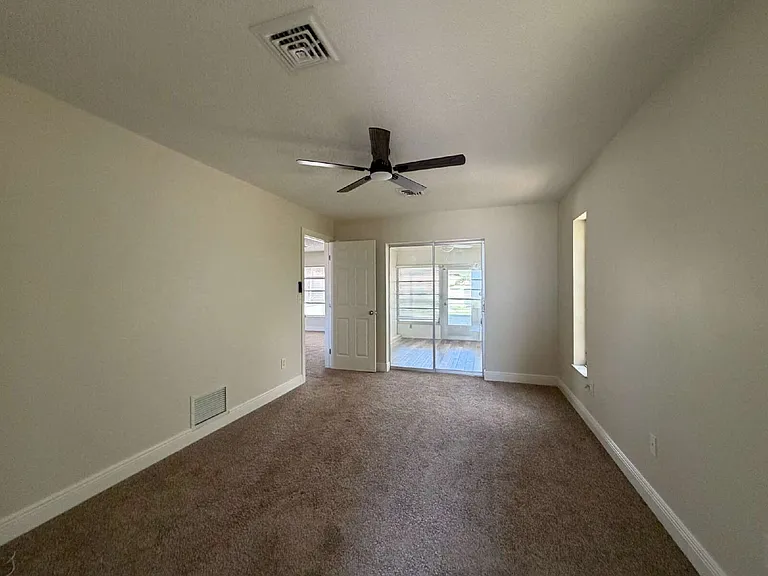635 Harvey St — Photo 15