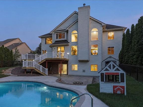 3rd image of 2291 Lake Ridge Dr