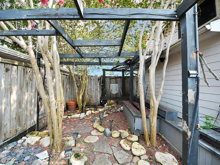 7877 Kendalia Dr — Photo 35
