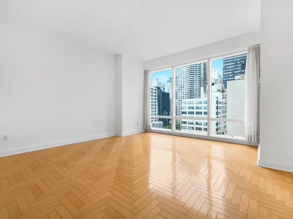 845 United Nations Plaza image 2 of 26