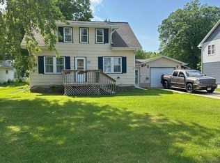 313 Roberts Ave NE, Warroad, MN 56763
