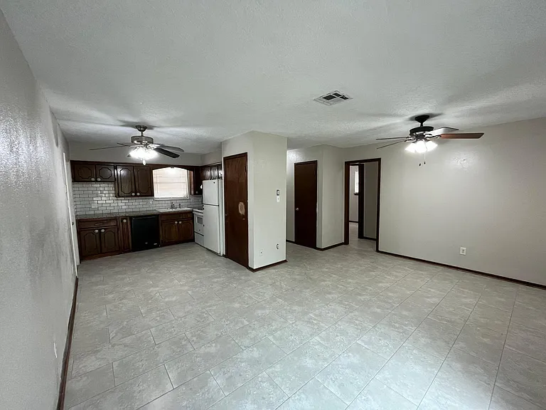 1505 Kingston Rd — Photo 6