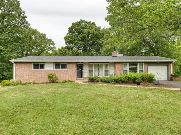 11 Lawrence Dr, Saint Louis, MO 63141