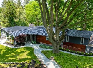 5 Elmwood Hill Ln, Rochester, NY 14610