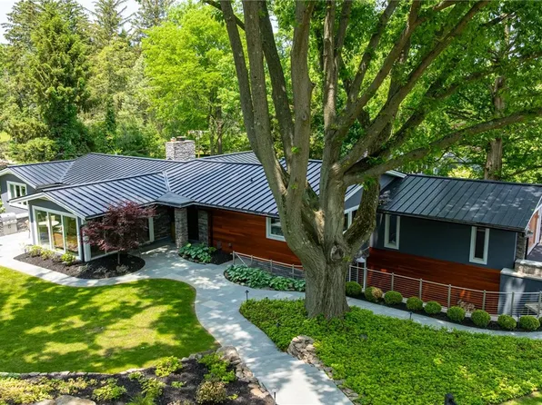 5 Elmwood Hill Ln, Rochester, NY 14610