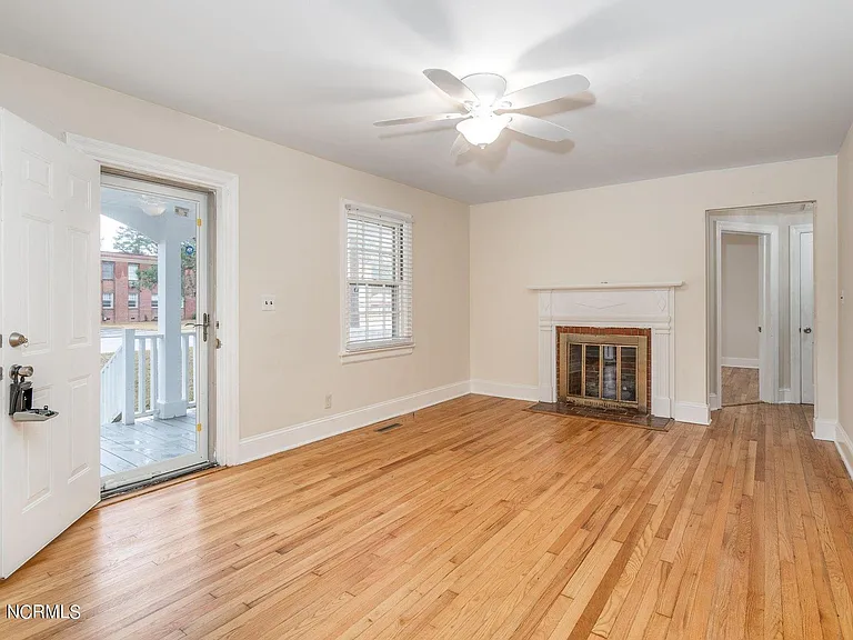 1145 Tarboro St — Photo 3