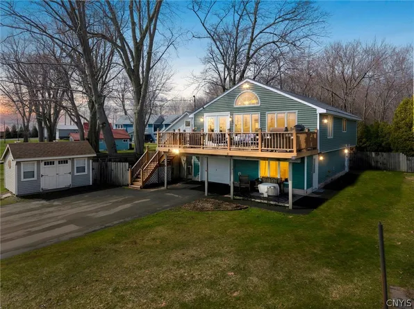 152 Doris Park Dr, Constantia, NY 13044