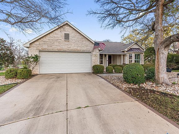 2nd image of 151 Stetson Trl