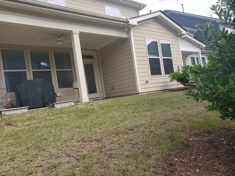 202 Begen St — Photo 23