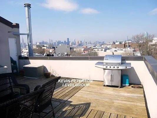 Sold by Level Group | media 31