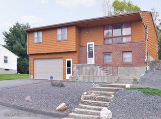 8 Gesmondi Dr, Johnston, RI 02919