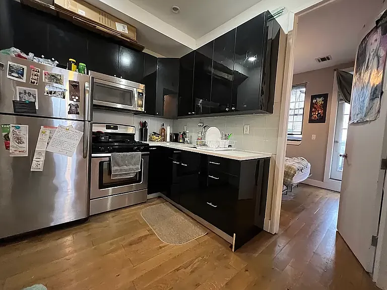 170 Suydam St #4R — Photo 8