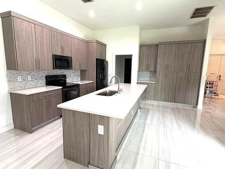 1730 SW California Blvd — Photo 6