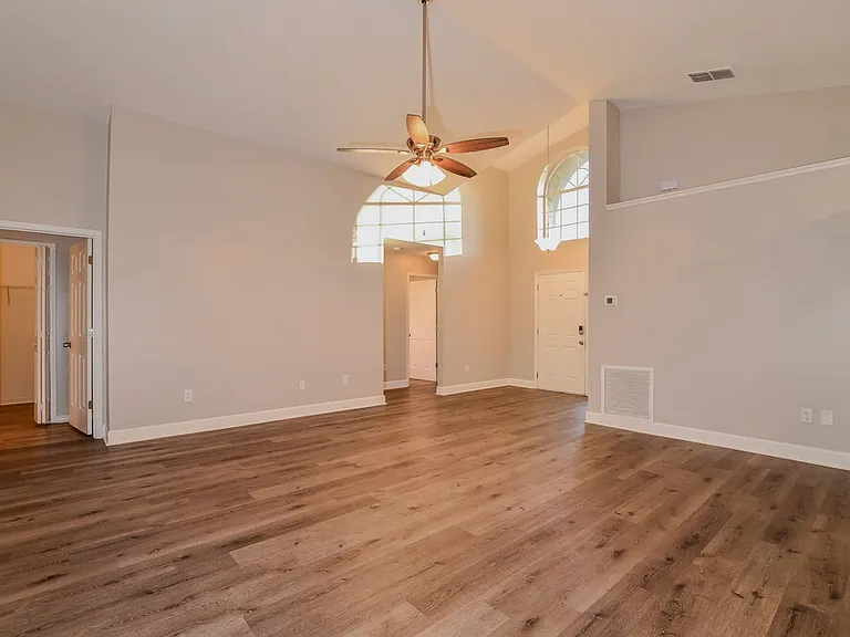 935 Brightview Dr — Photo 4