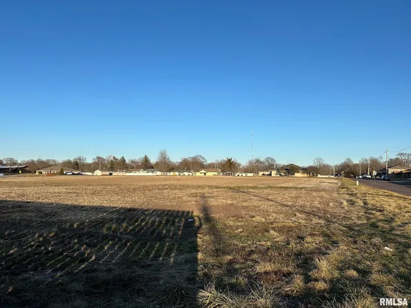 4 Harris Rd, East Peoria, IL 61611