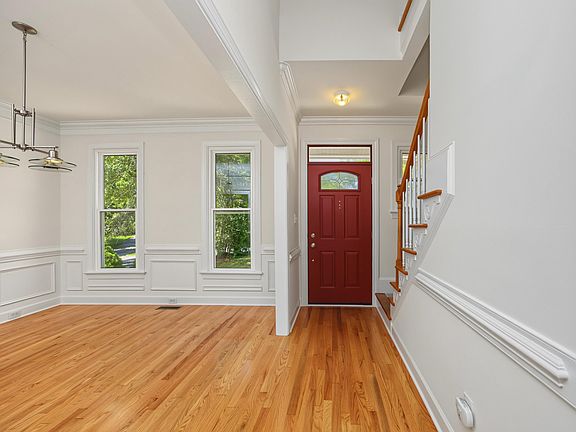 4th image of 2006 Ironsides Ln