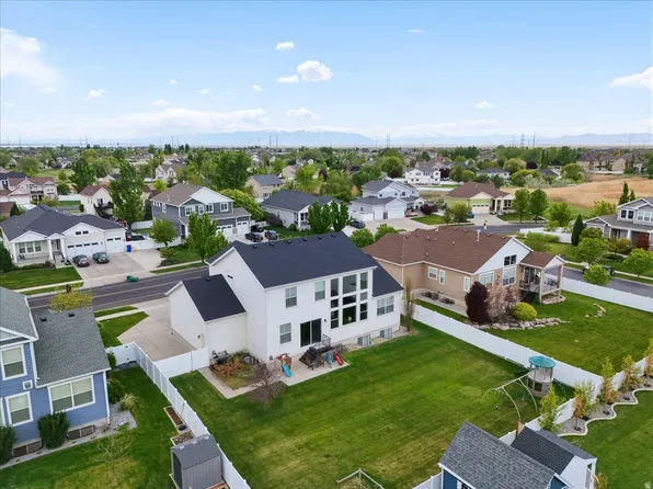 1692 W Spring Meadow Ln, Farmington, UT 84025