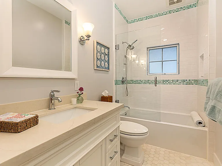 2430 Whitney Ave — Photo 25