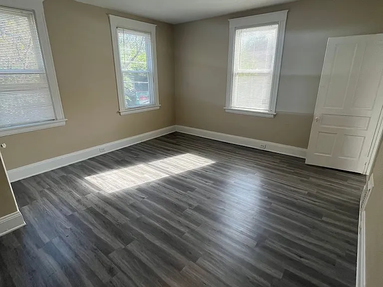 235 Emming St — Photo 15