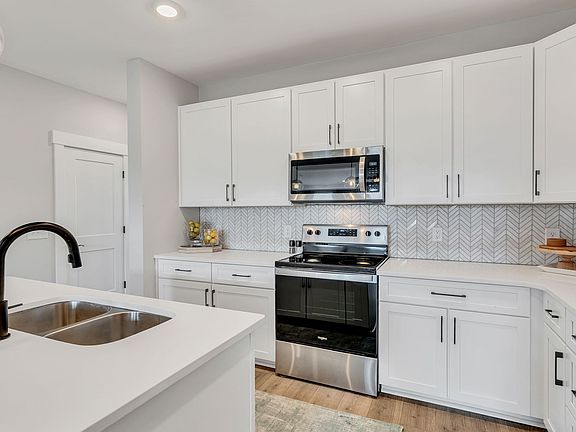 4th image of 2087 Oakwood Ave Unit 12