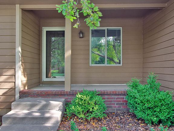 10018 W Greenspoint St Wichita-large-002-018-IMG 5098-1493x1