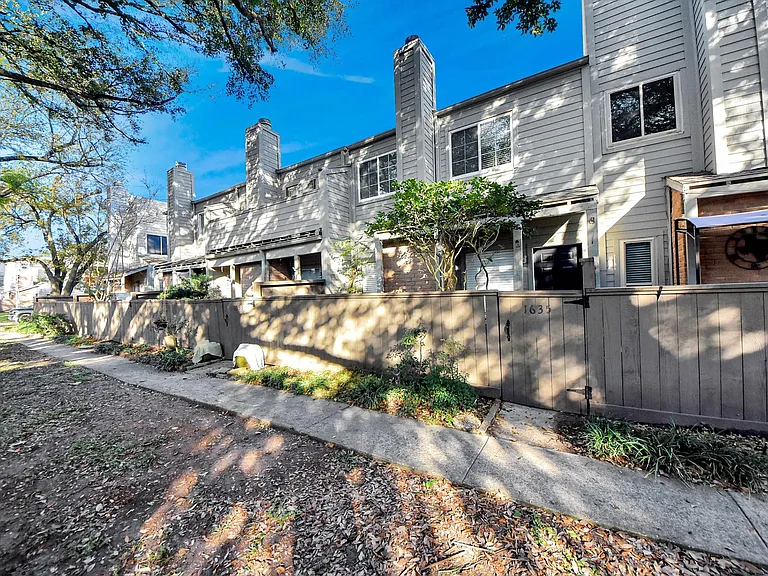 1635 Prairie Mark Ln — Photo 15
