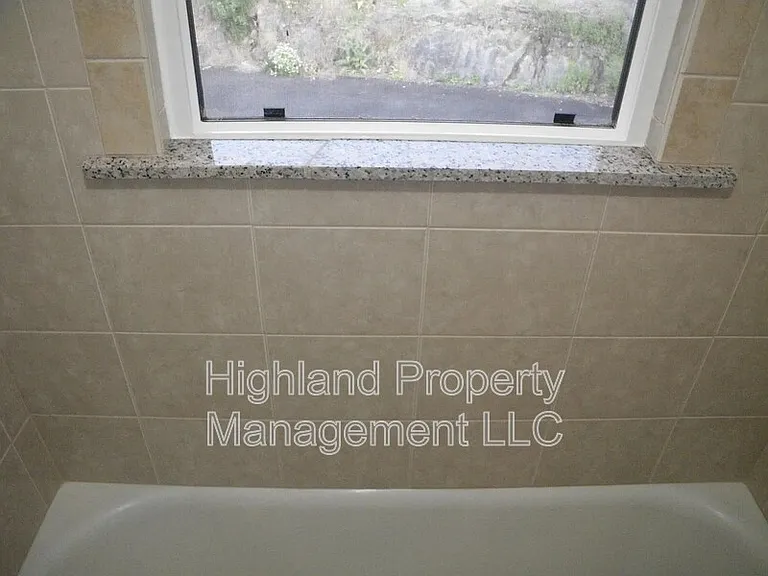 340 S Grand Ave #4 — Photo 15