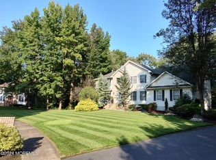 3 Guinevere Rd, Monroe Township, NJ 08831