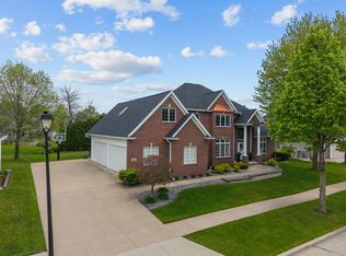 4916 N Silentwind Way, Appleton, WI 54913