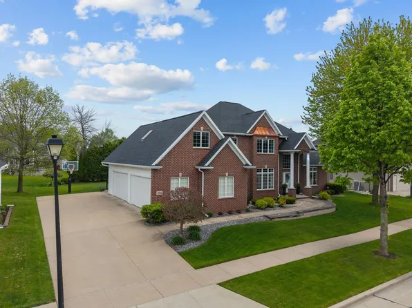 4916 N Silentwind Way, Appleton, WI 54913