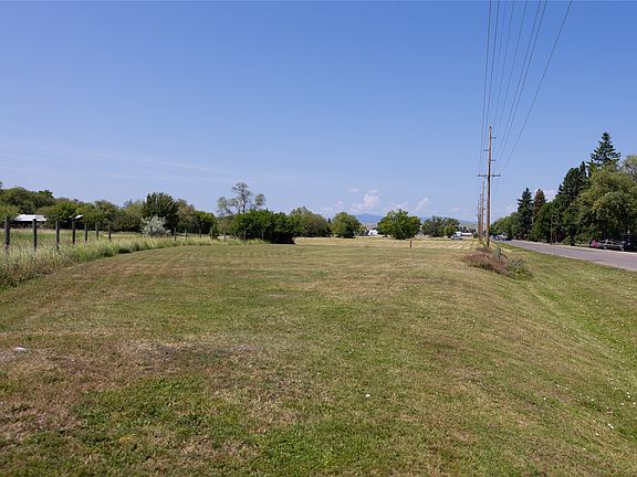 3rd image of 900 7th Ave E