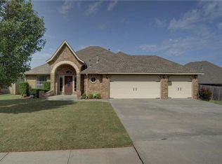 304 Summit Bnd, Norman, OK 73071