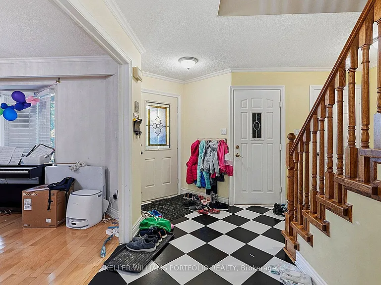 73 Jessica Gdns — Photo 6