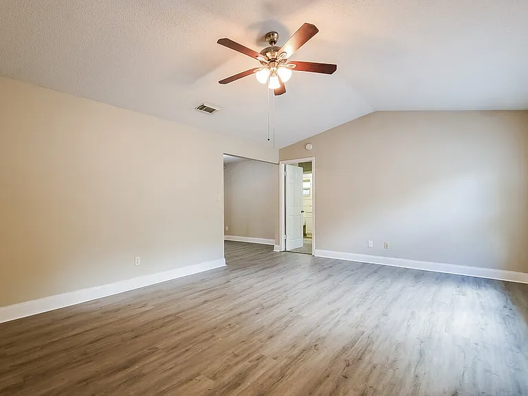13900 Lena St — Photo 3
