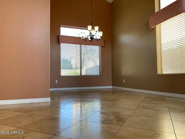 354 W Bolero Dr — Photo 2