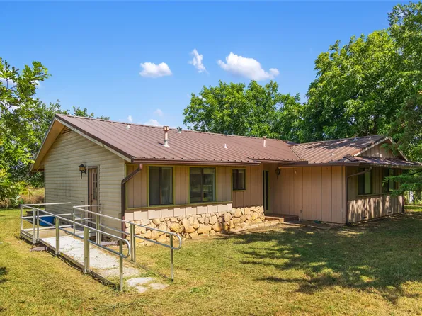 409 3rd St, Blanket, TX 76432